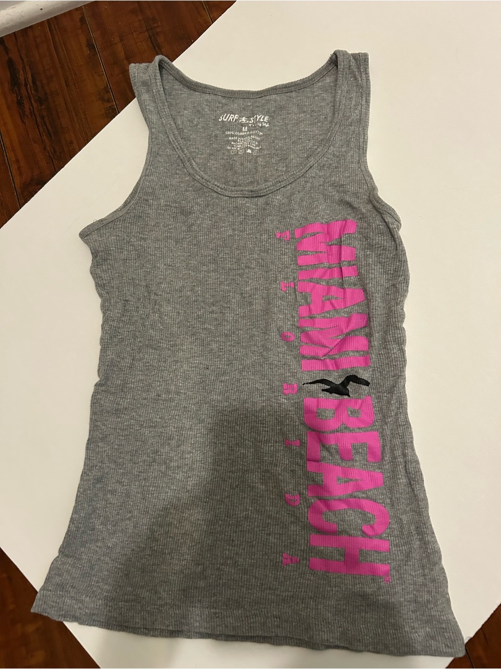 surf style Gray Ribbed Tank with Pink Accent